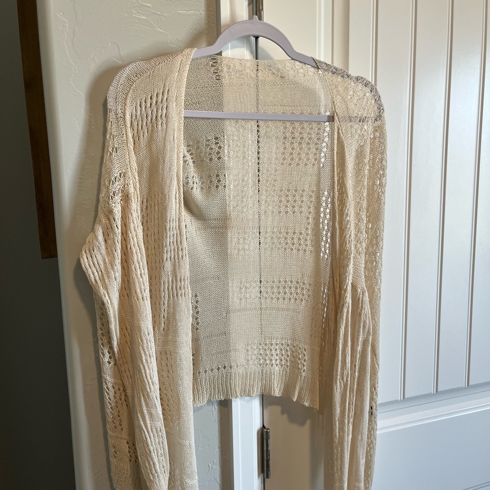 Leigh weight cream sweater/shawl